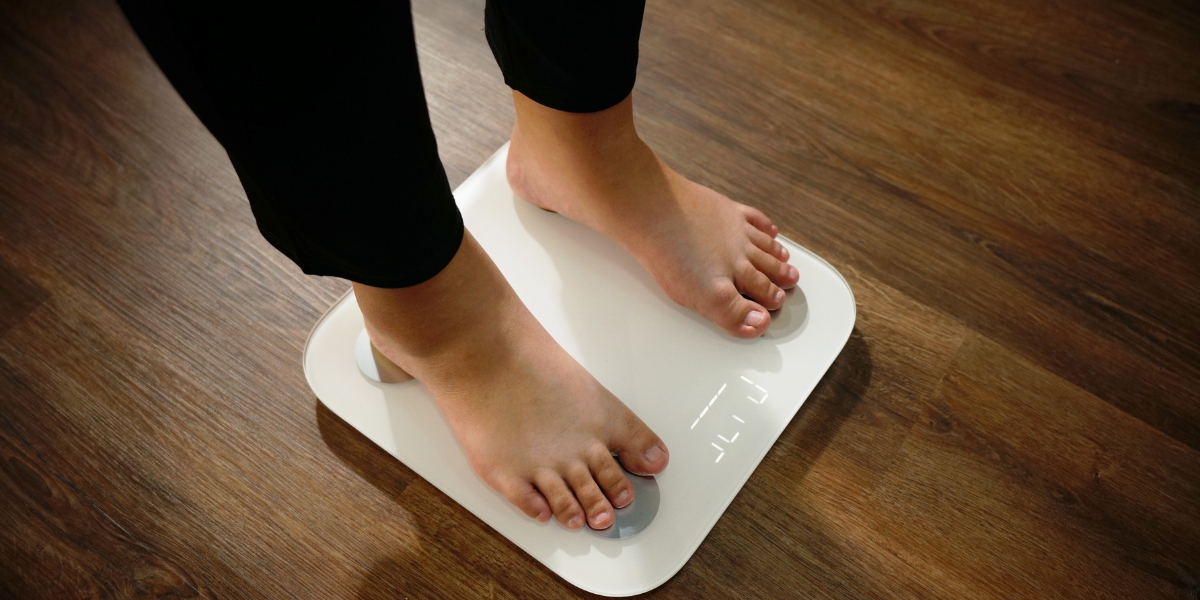 pessoa numa balança