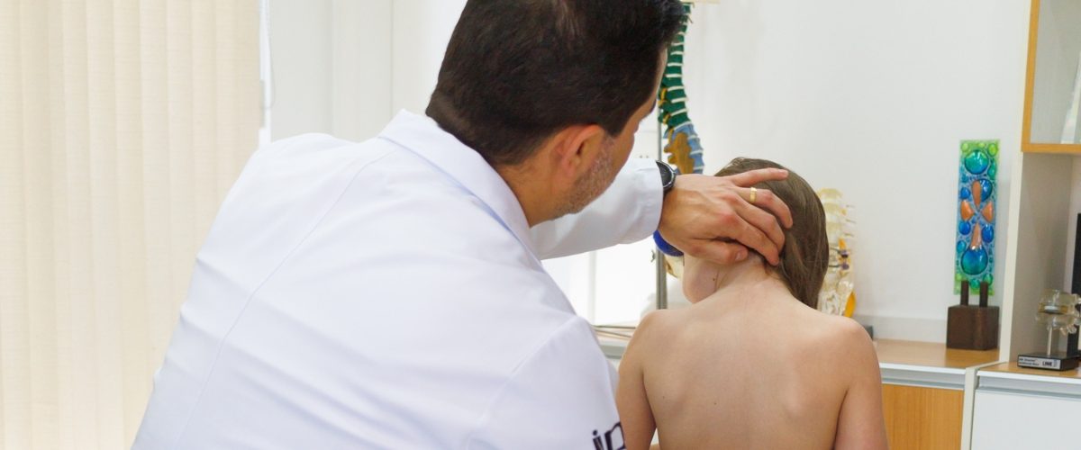 médico especialista em coluna